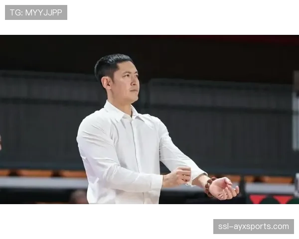 北控新帅张庆鹏亲自示范投篮 老将更衣室氛围和谐 北控新帅张庆鹏亲自示范投篮 老将更衣室氛围和谐